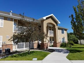 Tremonton apartment for rent - Crown Village Exterior