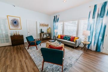 Mobile apartment for rent - A living room with a blue chair and a red table.