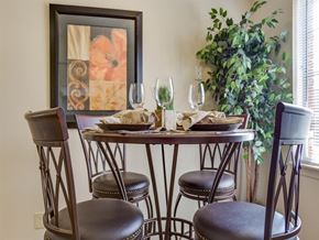 Tuscaloosa townhouse for rent - a dining room with a table and three stools