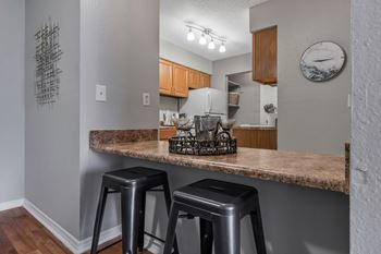 Dining bar