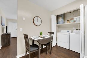Tuscaloosa apartment for rent - A small dining room with a table and chairs.