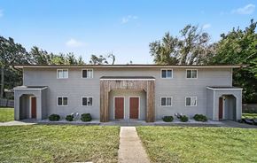 Kansas City townhouse for rent - A grey house with a brown door and windows.