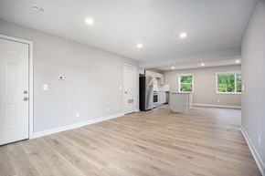 Kansas City apartment for rent - Vacant Living Area at Palisades Apartments, Kansas City, 64133