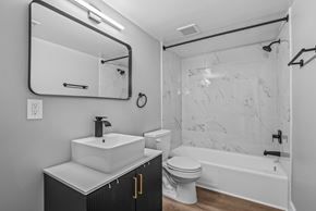Tallahassee apartment for rent - Bathroom With Bathtub at Serenity Place Central, Florida, 32304