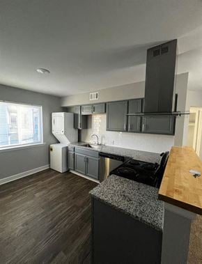Kansas City townhouse for rent - a kitchen with a counter top and a sink