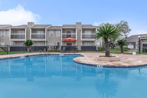 Clute townhouse for rent - Poolat Royal Wildewood Manor Apartments, Clute