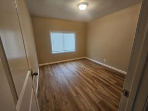 Pittsburg apartment for rent - A room with wooden floors and a window.