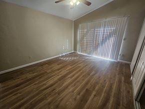 Pittsburg apartment for rent - A room with wooden flooring and a ceiling fan.