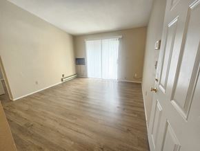 Bay Point apartment for rent - A room with wooden flooring and white walls.