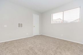 Clute apartment for rent - Unfurnished Living Area at Castlewood Apartments, Texas
