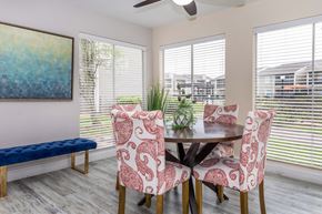 Clute townhouse for rent - Dining at Royal Wildewood Manor Apartments, Clute, TX