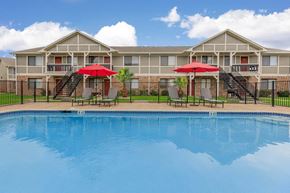Clute apartment for rent - Blue Cool Pool at Castlewood Apartments, Clute, 77531