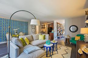 Chicago apartment for rent - a living room with a couch and tables