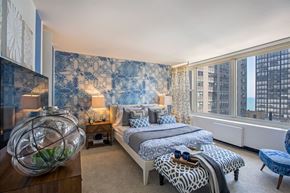 Chicago apartment for rent - a bedroom with two beds and a large window