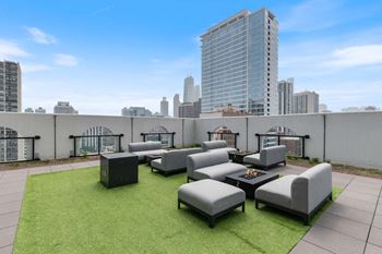 Rooftop lounge & bbq/picnic area