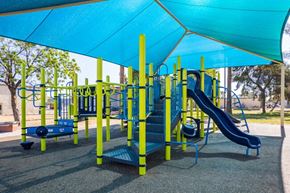Phoenix apartment for rent - Foothills Village apartments playground