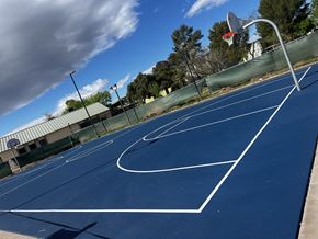 Phoenix apartment for rent - Foothills Village apartments basketball court