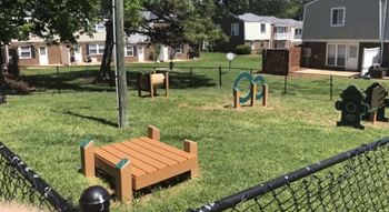 A park bench sitting in the grass 