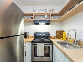 Raleigh apartment for rent - Fully Equipped Kitchen at Capital Flats & Magnolia Square Apartments, Raleigh