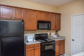 Macon apartment for rent - Kitchen With Ample Storage at Mill Creek Run Apartments, Macon, 31216