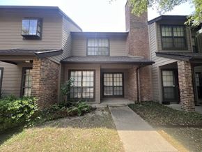 Dallas townhouse for rent - Glen Oaks 403 exterior 2
