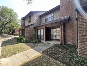 Dallas townhouse for rent - Glen Oaks 403 exterior