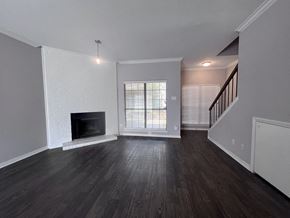 Dallas townhouse for rent - Glen Oaks 403 living room