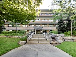 Toronto apartment for rent - the building in which the hotel is located