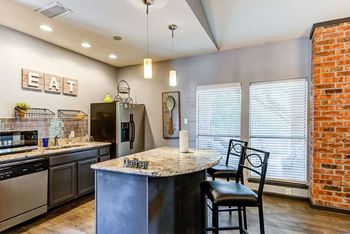 Kitchen island*