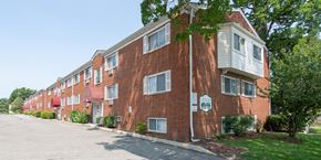 Lakewood apartment for rent - Colonial Club Apartments Exterior