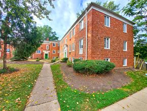Shaker Heights apartment for rent - Fairhill Gardens Building D