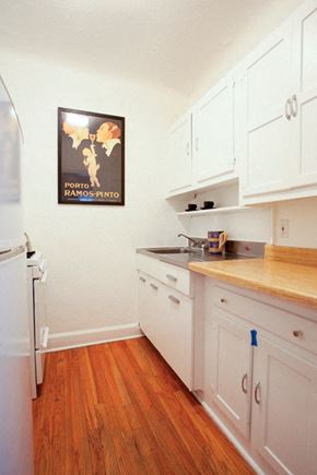 Cleveland apartment for rent - Lake West Kitchen