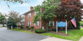 Rocky River apartment for rent - Oxford Court Apartments Exterior