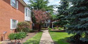 Rocky River apartment for rent - Oxford Court Apartments Exterior