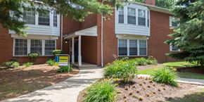 Rocky River apartment for rent - Oxford Court Apartments Exterior