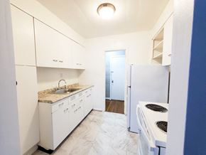 Cleveland apartment for rent - Parkway Manor Kitchen