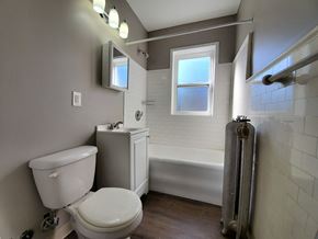 Lakewood apartment for rent - West Shore Manor Bathroom