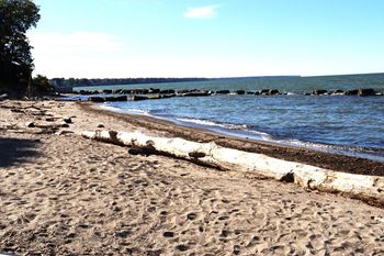 Close to restaurants and rocky river beach