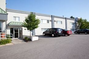 Woodmere apartment for rent - Chagrin Place Exterior