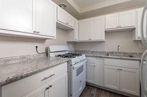 Cincinnati apartment for rent - This is a photo of the kitchen in the 631 square foot, 1 bedroom/1 bath Montgomery floor plan at Colonial Ridge Apartments in the Pleasant Ridge neighborhood of Cincinnati, OH.