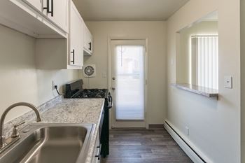 Private front & back entrances*