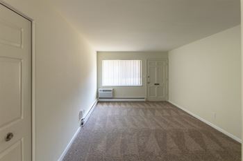 Private front & back entrances*