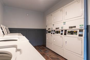 Commercial laundry facility