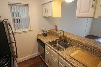 Kitchen with breakfast bar