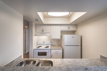 Franklin apartment for rent - A kitchen with a stove, oven, refrigerator, and sink.