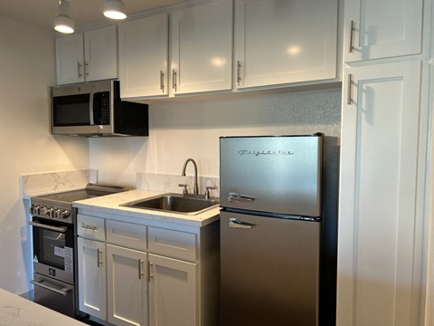 Floor plan for studio, 1 bath, 464 sqft