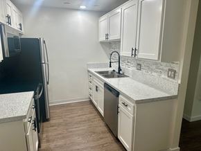 Torrance apartment for rent - a kitchen with white cabinets and stainless steel appliances at Casa Del Amo Apartments, Torrance, CA 90505