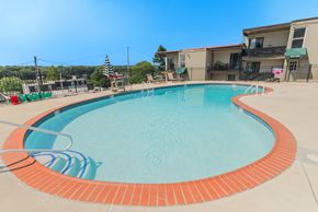 Philadelphia apartment for rent - Manayunk Gardens - Pool