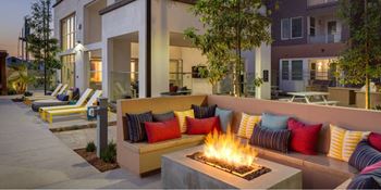 Outdoor fireplaces & fire pits