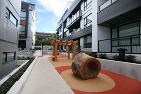 Vancouver apartment for rent - hendry place courtyard